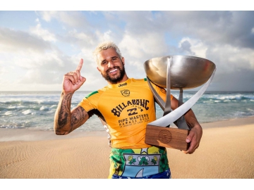 Italo Ferreira se corona en el Pipe Master y con ello logra su primer titulo de ganador del Tour de Campeonato de la World Surf League (WSL) 2019