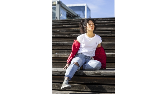 THE PEANUT ISLAND NACE EN UN ATARDECER, COMIENDO CACAHUETES Y CELEBRANDO OLAS THE PEANUT ISLAND NACE EN UN ATARDECER, COMIENDO CACAHUETES Y CELEBRANDO OLAS