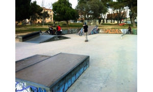 Parets del Vallés Skatepark (Parque de la Plaza de España)